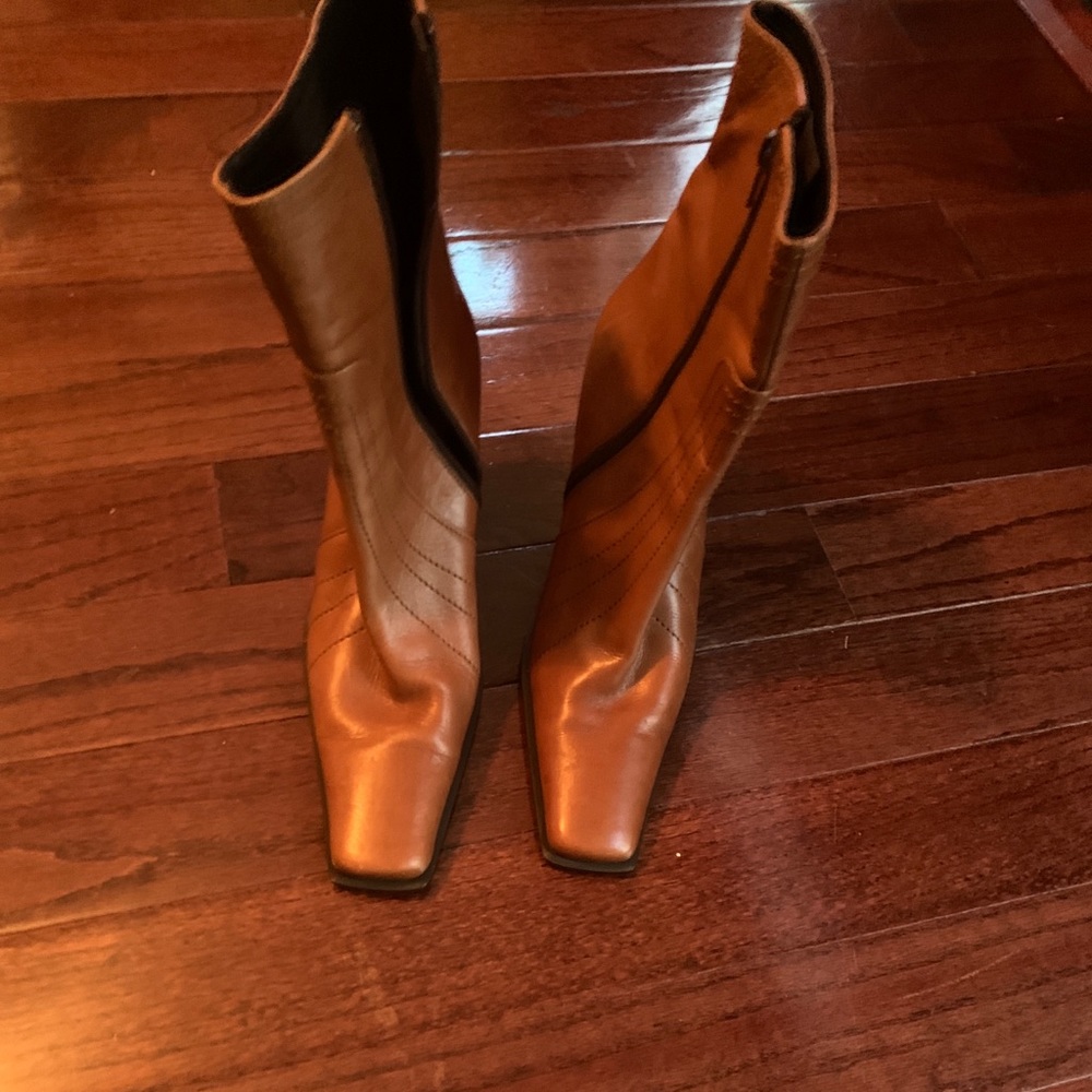 Beautiful cognac brown boots.  EXCELLENT condition iltalian made leather. Cute